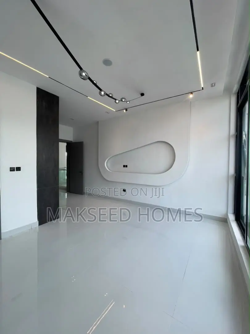 5bdrm Duplex in Osapa london for sale