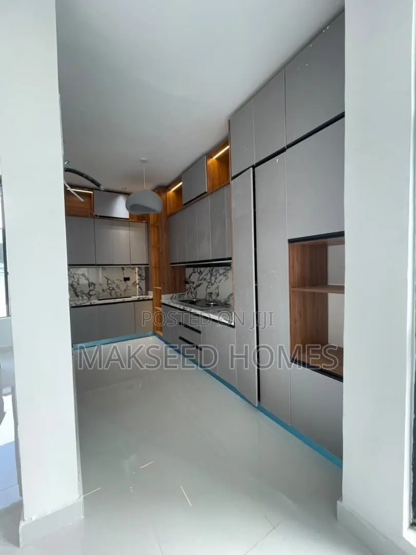 5bdrm Duplex in Osapa london for sale