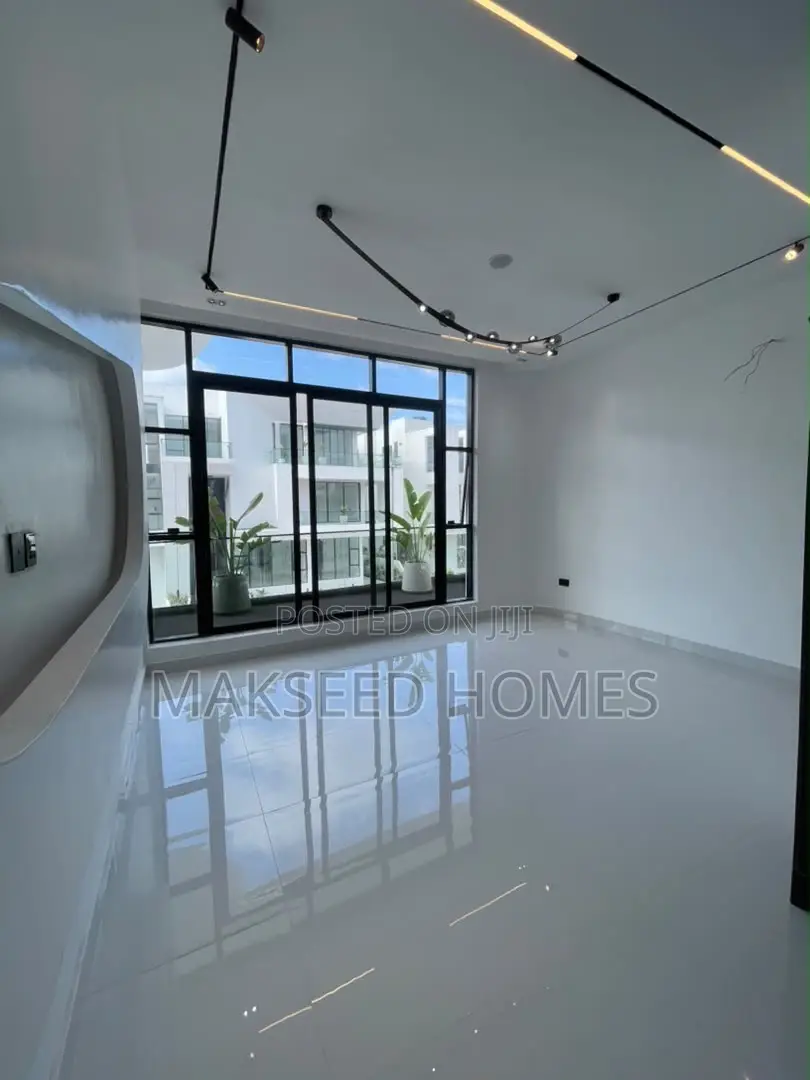 5bdrm Duplex in Osapa london for sale