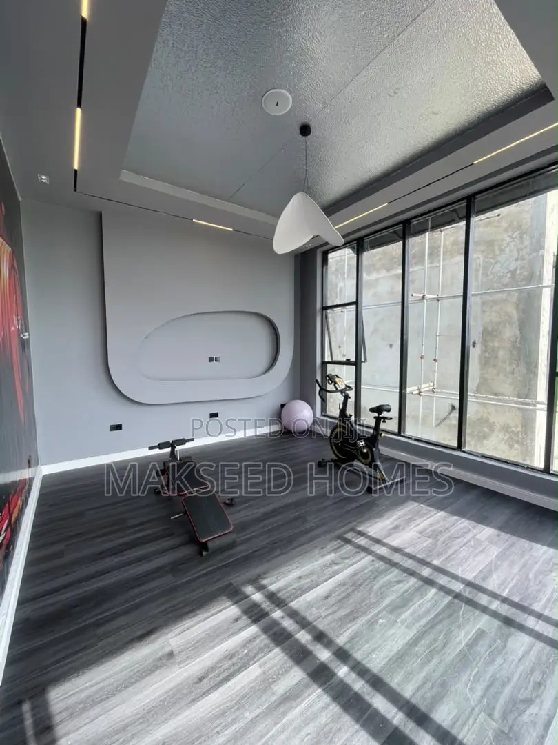 5bdrm Duplex in Osapa london for sale