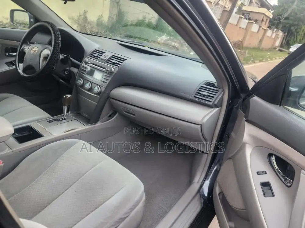 Toyota Camry LE 4dr Sedan (2.4L 4cyl 5A) 2009 Gray