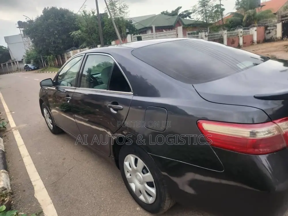 Toyota Camry LE 4dr Sedan (2.4L 4cyl 5A) 2009 Gray