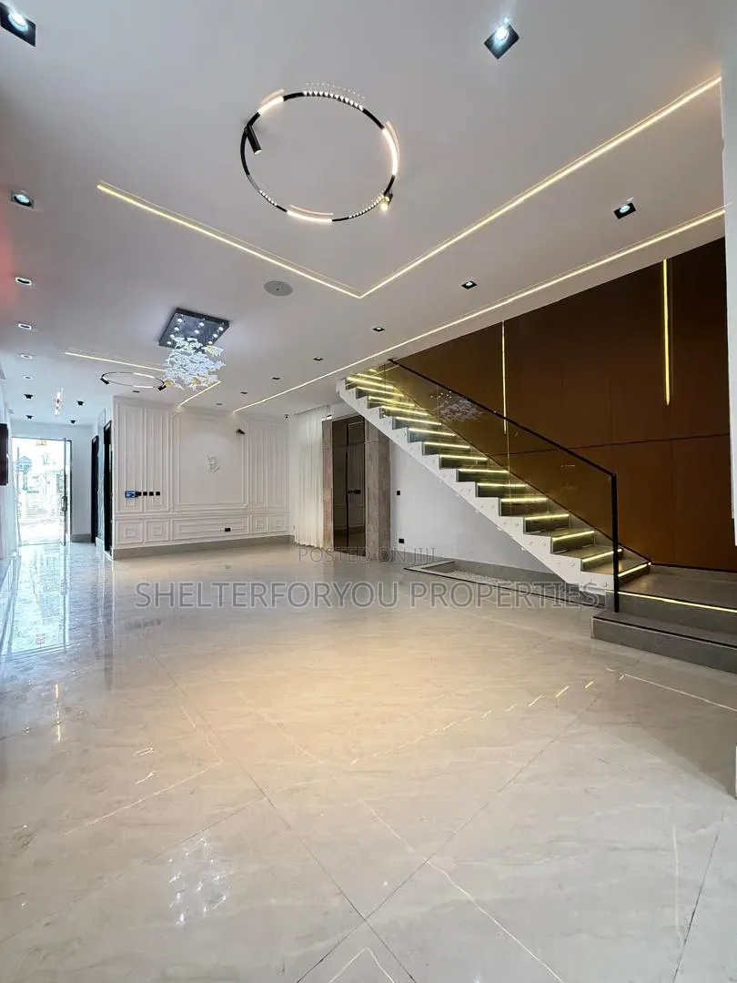 5bdrm Duplex in Chevron for sale