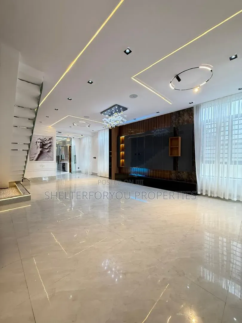 5bdrm Duplex in Chevron for sale