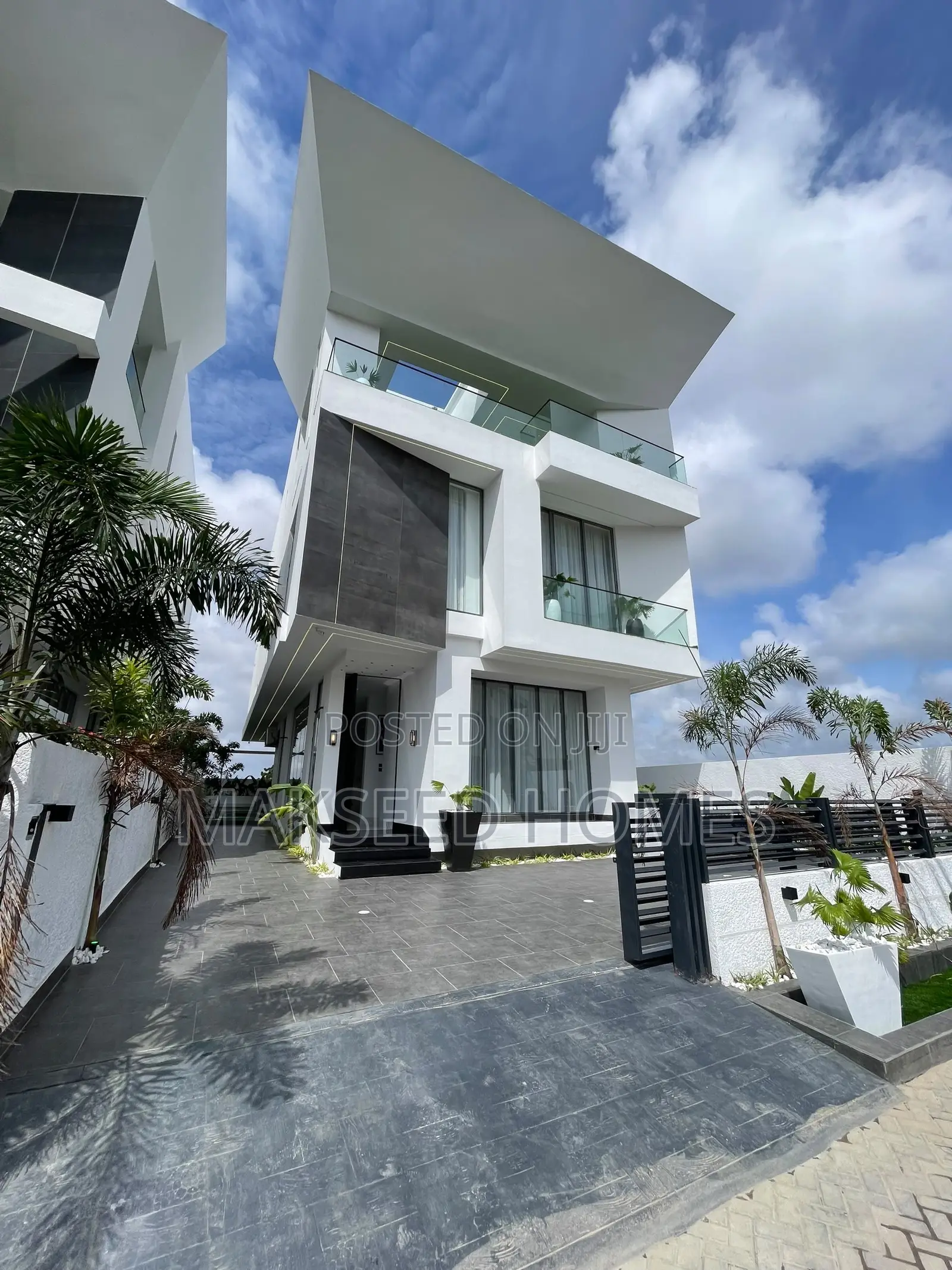 5bdrm Duplex in Osapa london for sale