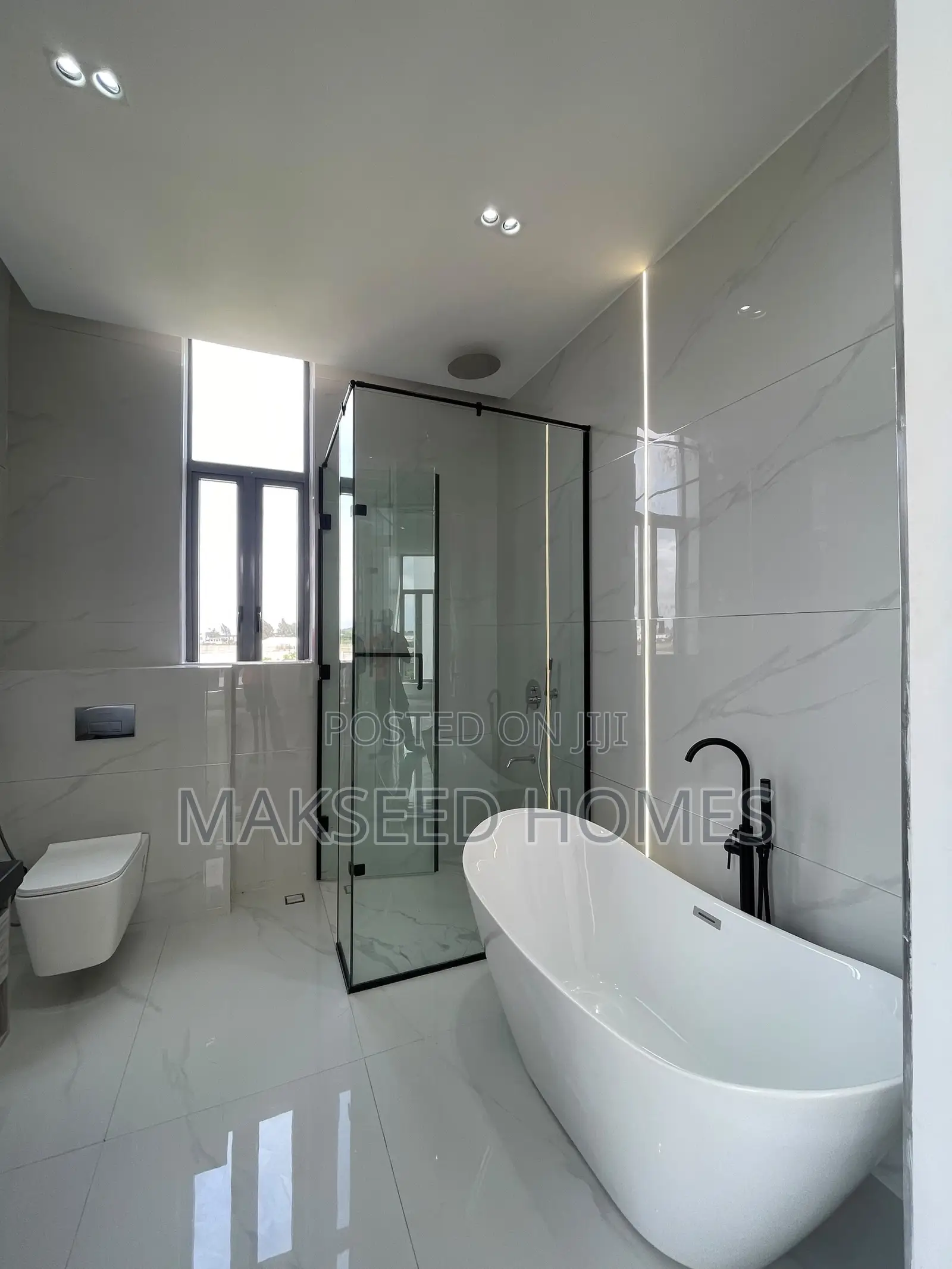 5bdrm Duplex in Osapa london for sale