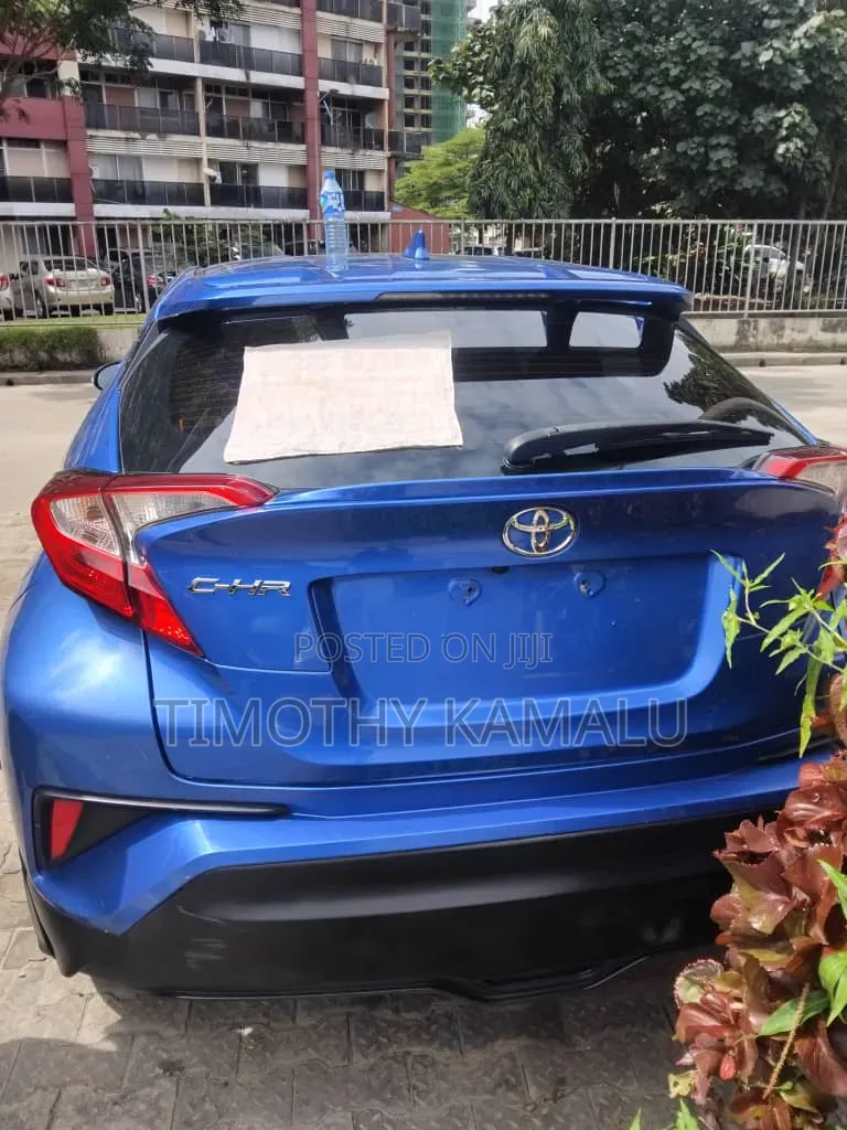 Toyota C-HR XLE FWD Sport Utility (2.0L 4cyl 2AM) 2018 Blue