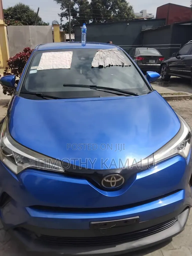 Toyota C-HR XLE FWD Sport Utility (2.0L 4cyl 2AM) 2018 Blue