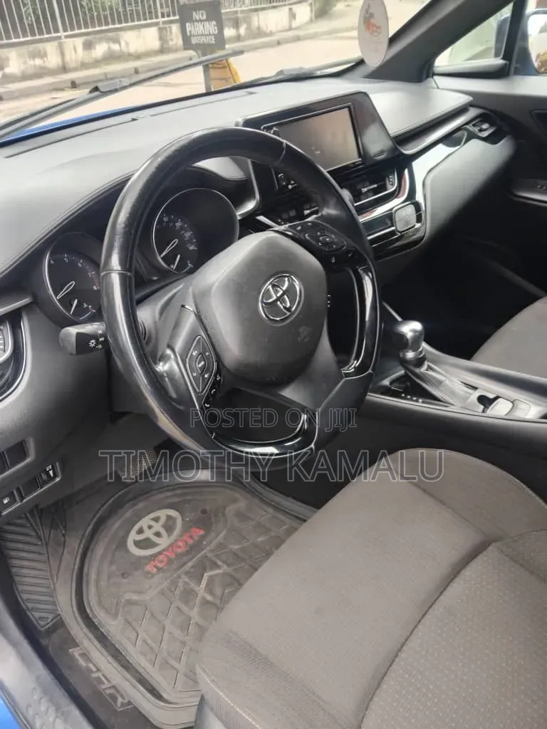 Toyota C-HR XLE FWD Sport Utility (2.0L 4cyl 2AM) 2018 Blue