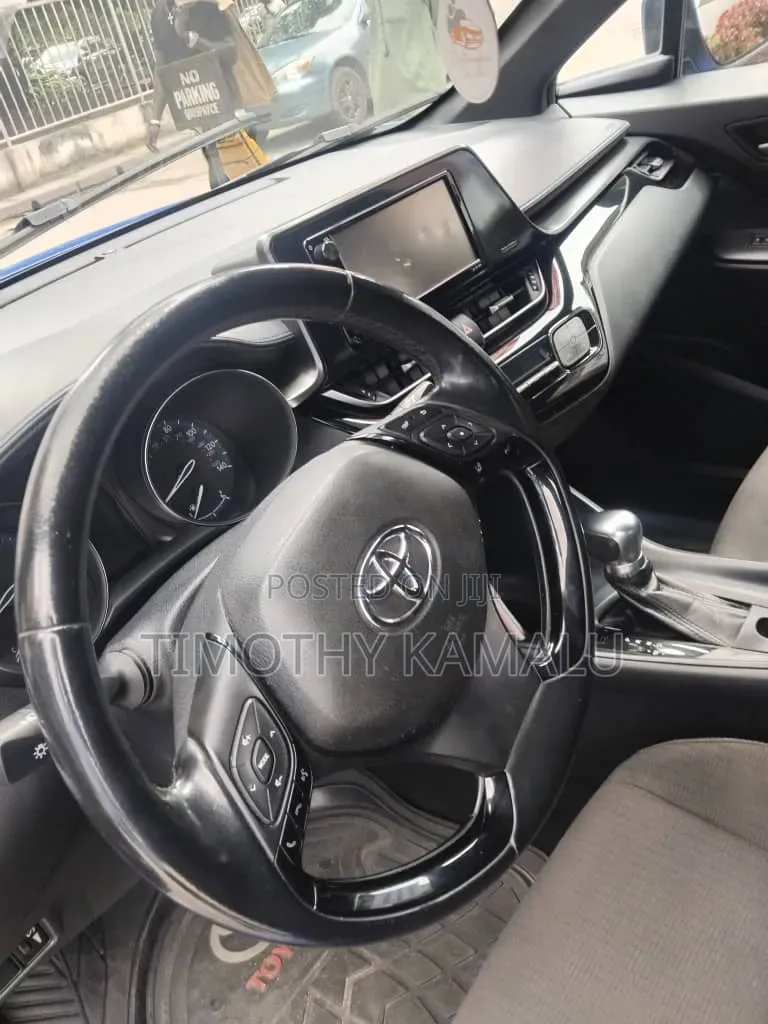 Toyota C-HR XLE FWD Sport Utility (2.0L 4cyl 2AM) 2018 Blue