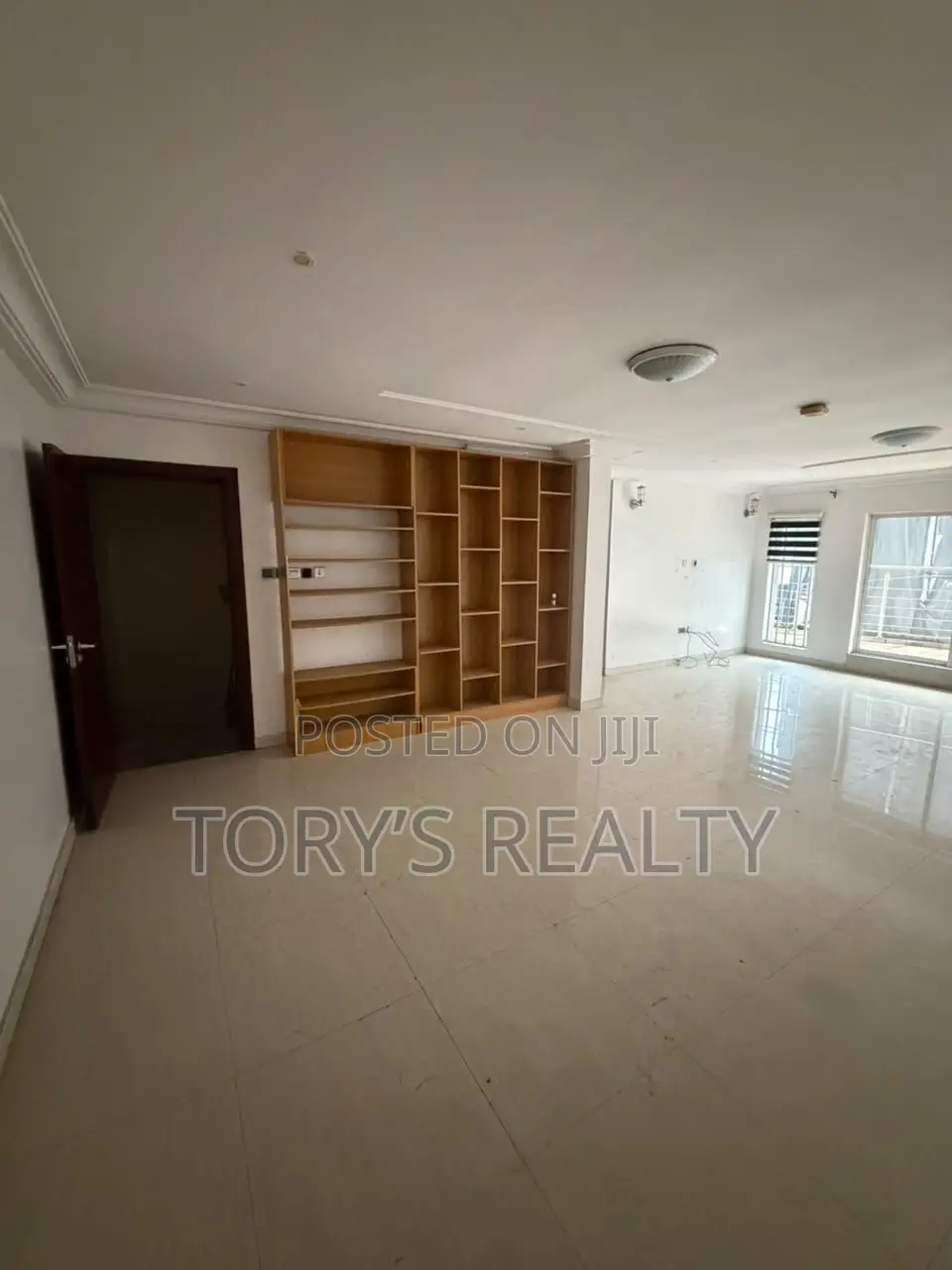 4bdrm Duplex in Banana Island for rent