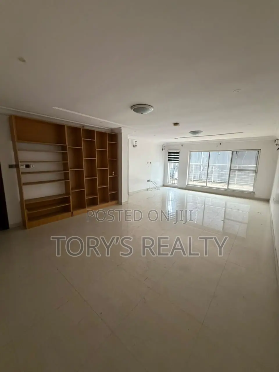 4bdrm Duplex in Banana Island for rent