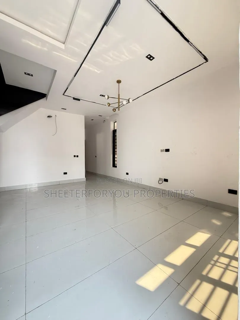 4bdrm Duplex in Sangotedo for sale