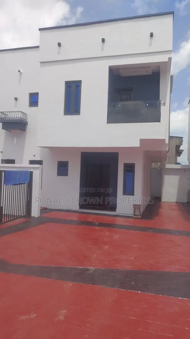 4bdrm Duplex in Ajao Estate for sale