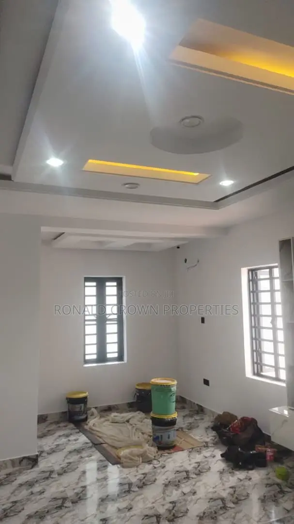 4bdrm Duplex in Ajao Estate for sale