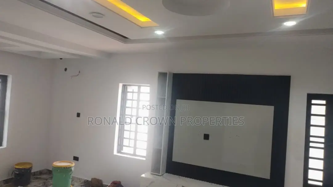 4bdrm Duplex in Ajao Estate for sale