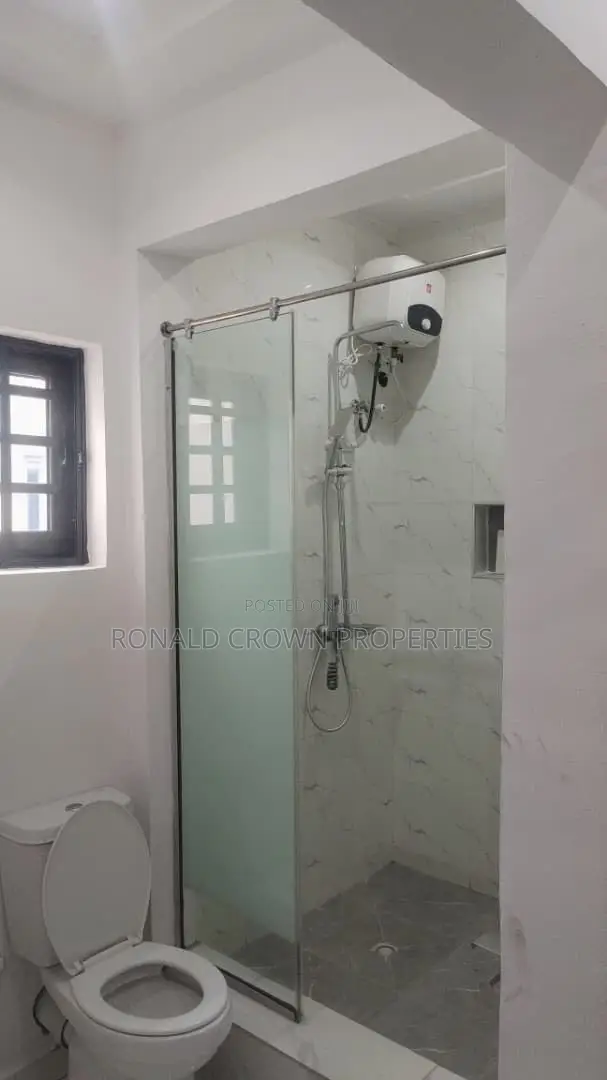 4bdrm Duplex in Ajao Estate for sale