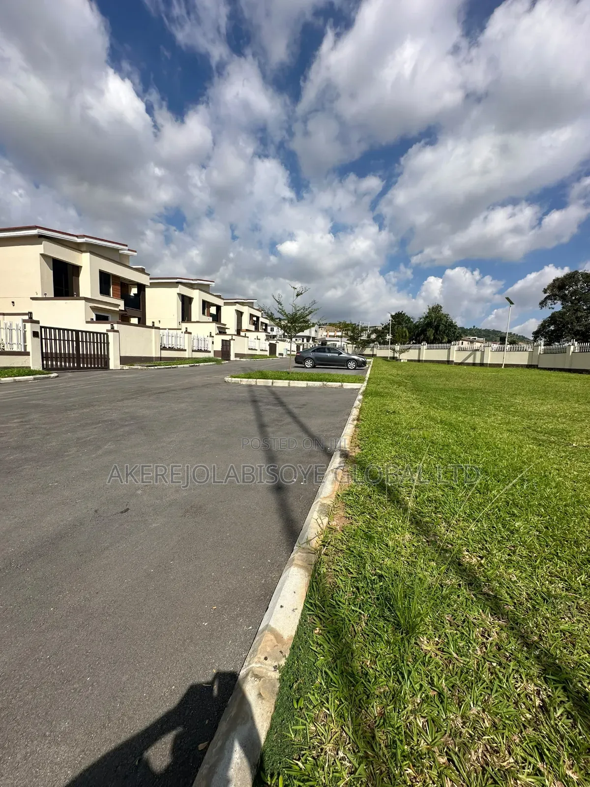 4bdrm Duplex in In An Estate for sale