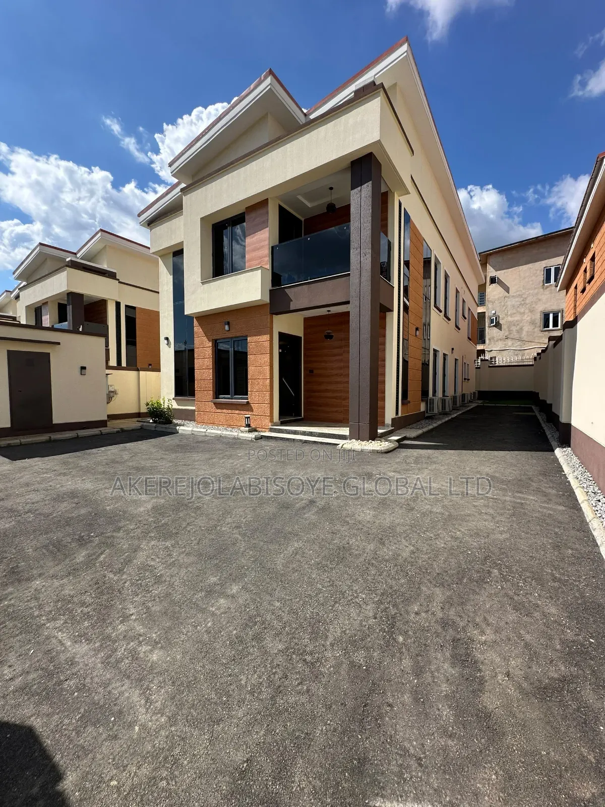 4bdrm Duplex in In An Estate for sale