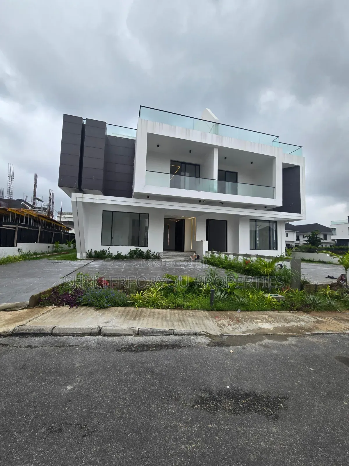 5bdrm Duplex in Ikate for sale
