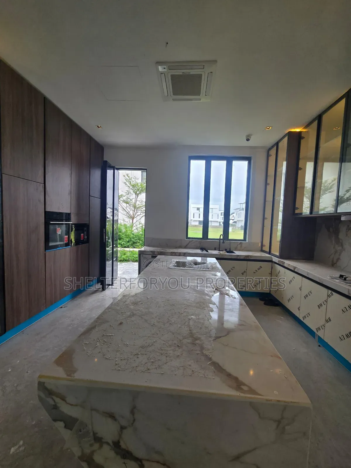 5bdrm Duplex in Ikate for sale