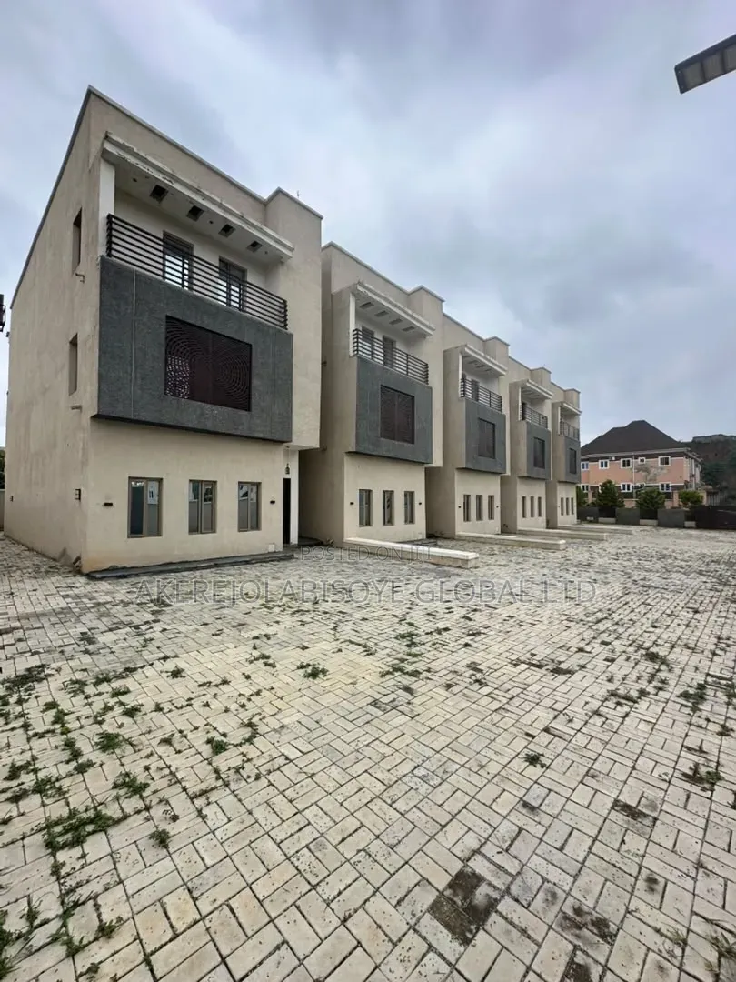 4bdrm Duplex in Beger Yard Lifecamp for sale