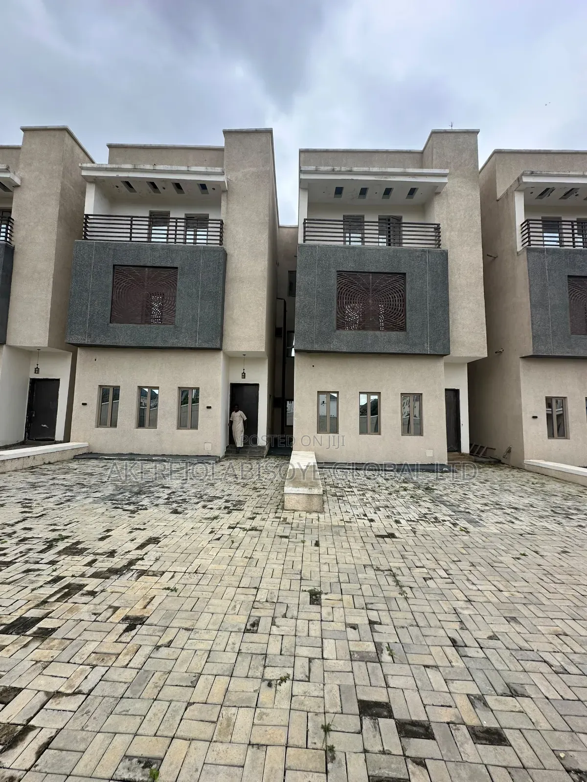 4bdrm Duplex in Beger Yard Lifecamp for sale