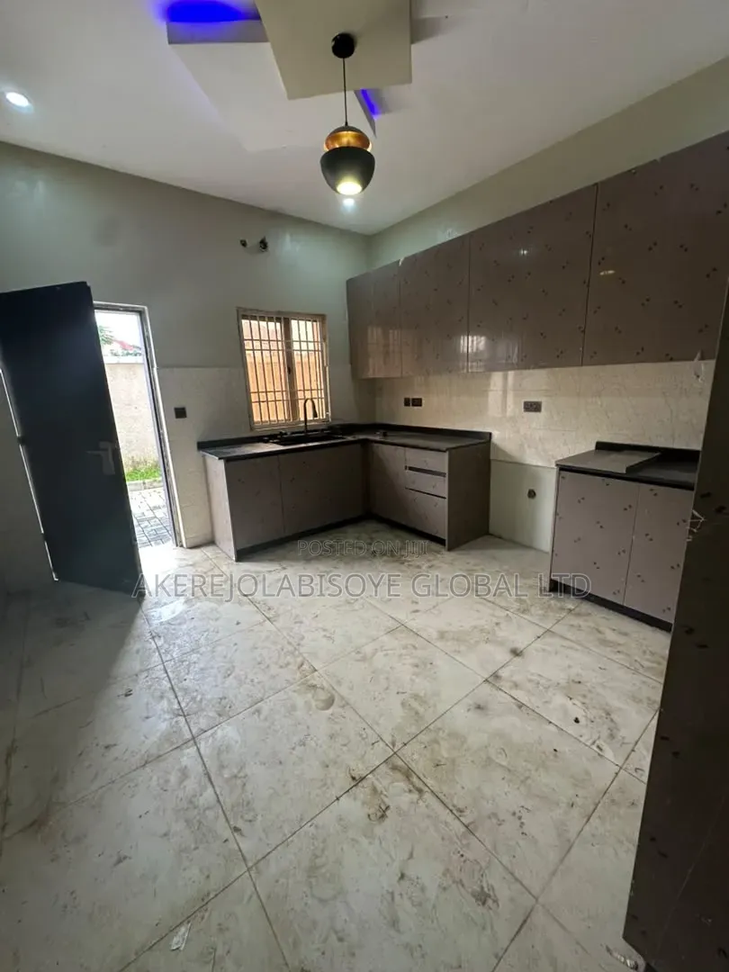 4bdrm Duplex in Beger Yard Lifecamp for sale