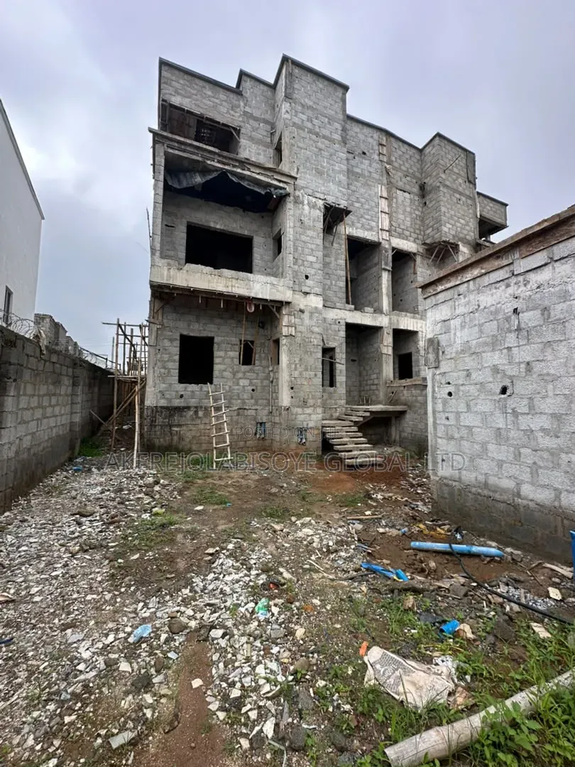 4bdrm Duplex in Lifecamp Abuja for sale