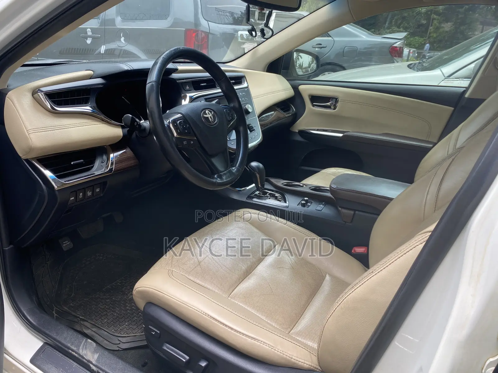 Toyota Avalon Limited Sedan FWD (3.5L 6cyl 6A) 2013 White
