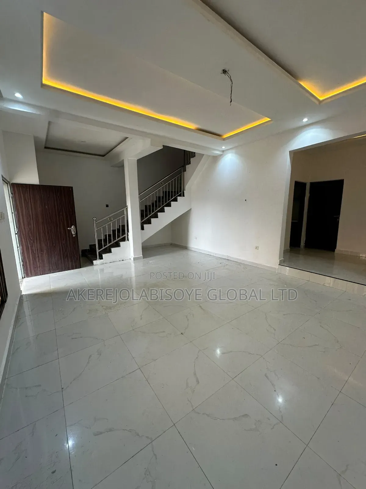4bdrm Duplex in In An Estate for rent