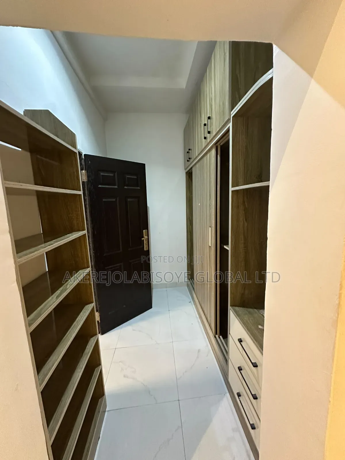 4bdrm Duplex in In An Estate for rent