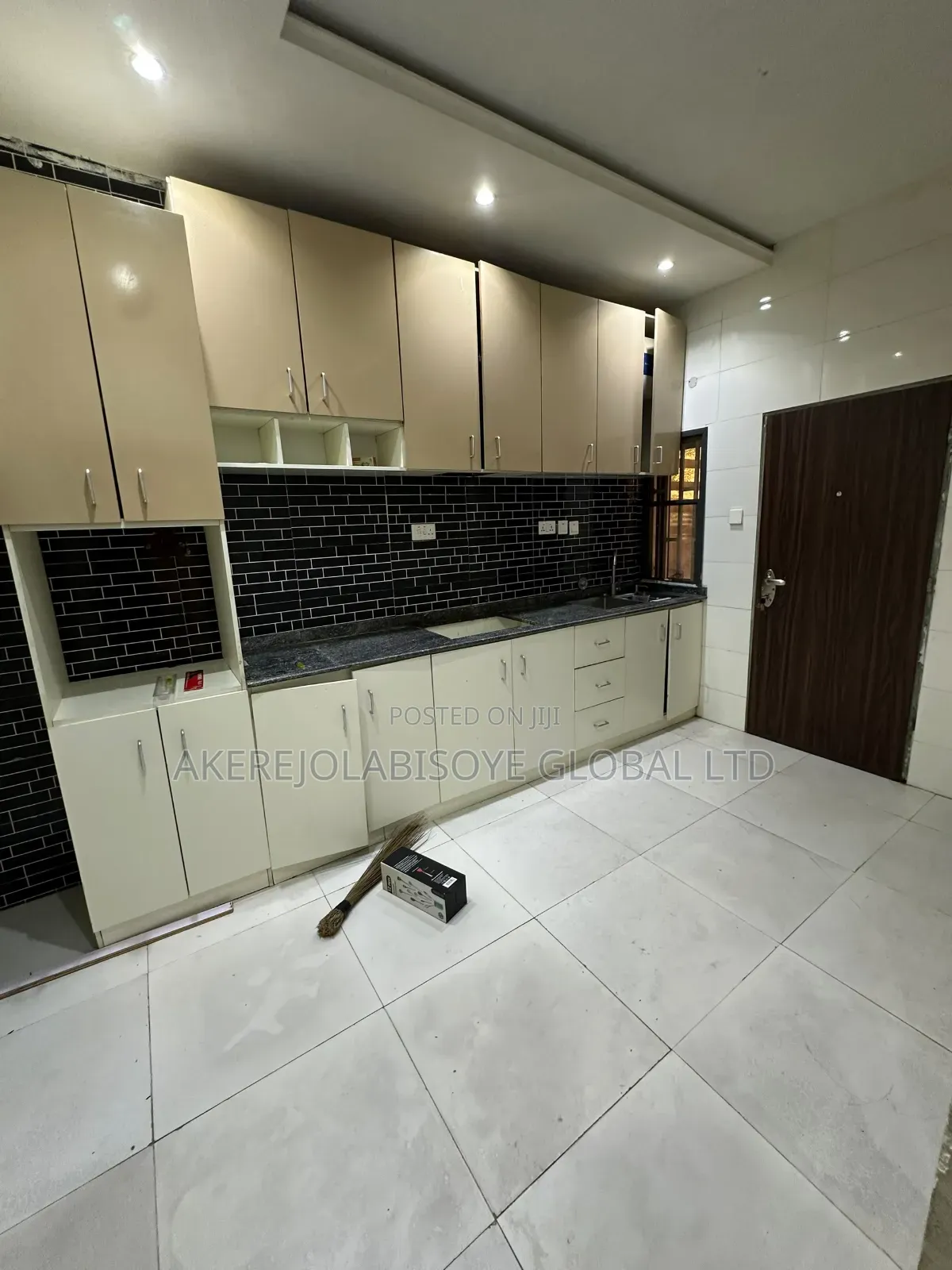 4bdrm Duplex in In An Estate for rent