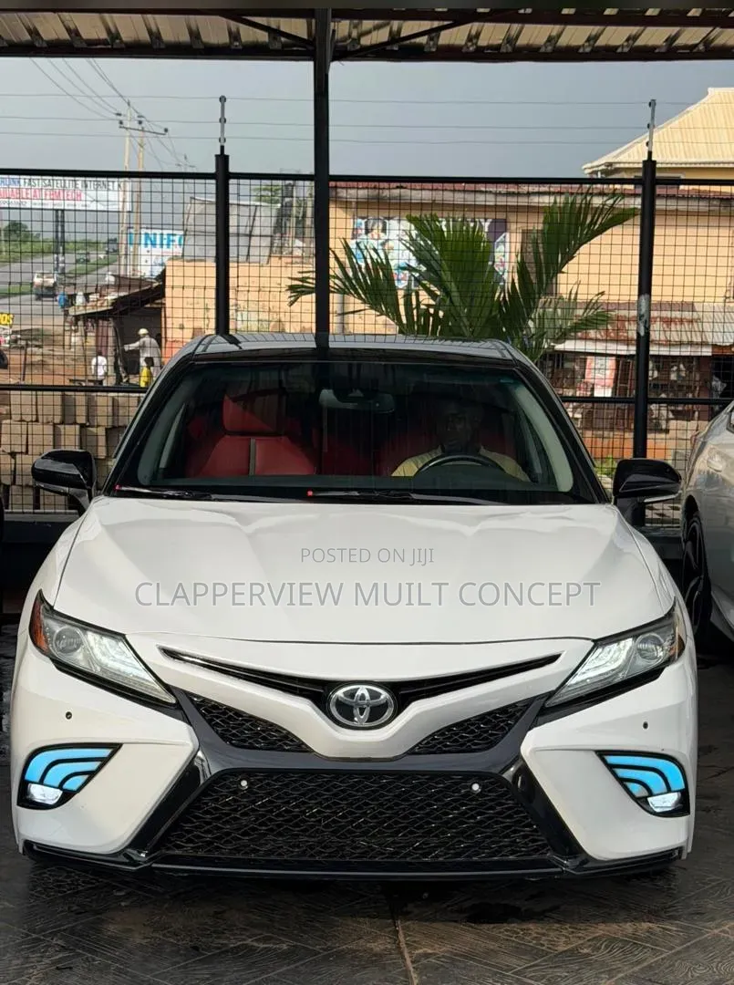 Toyota Camry XSE FWD (2.5L 4cyl 8AM) 2018 White