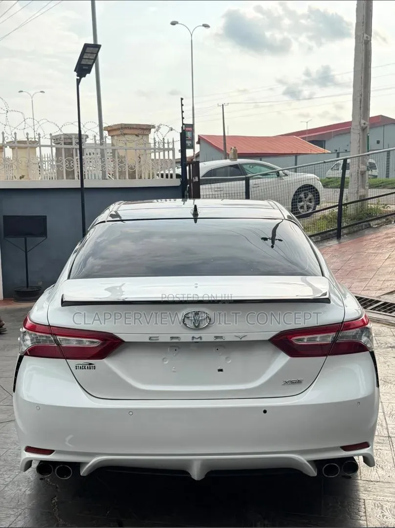 Toyota Camry XSE FWD (2.5L 4cyl 8AM) 2018 White