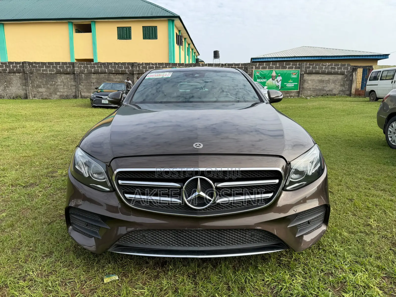 Mercedes-Benz 300E 2018 Brown