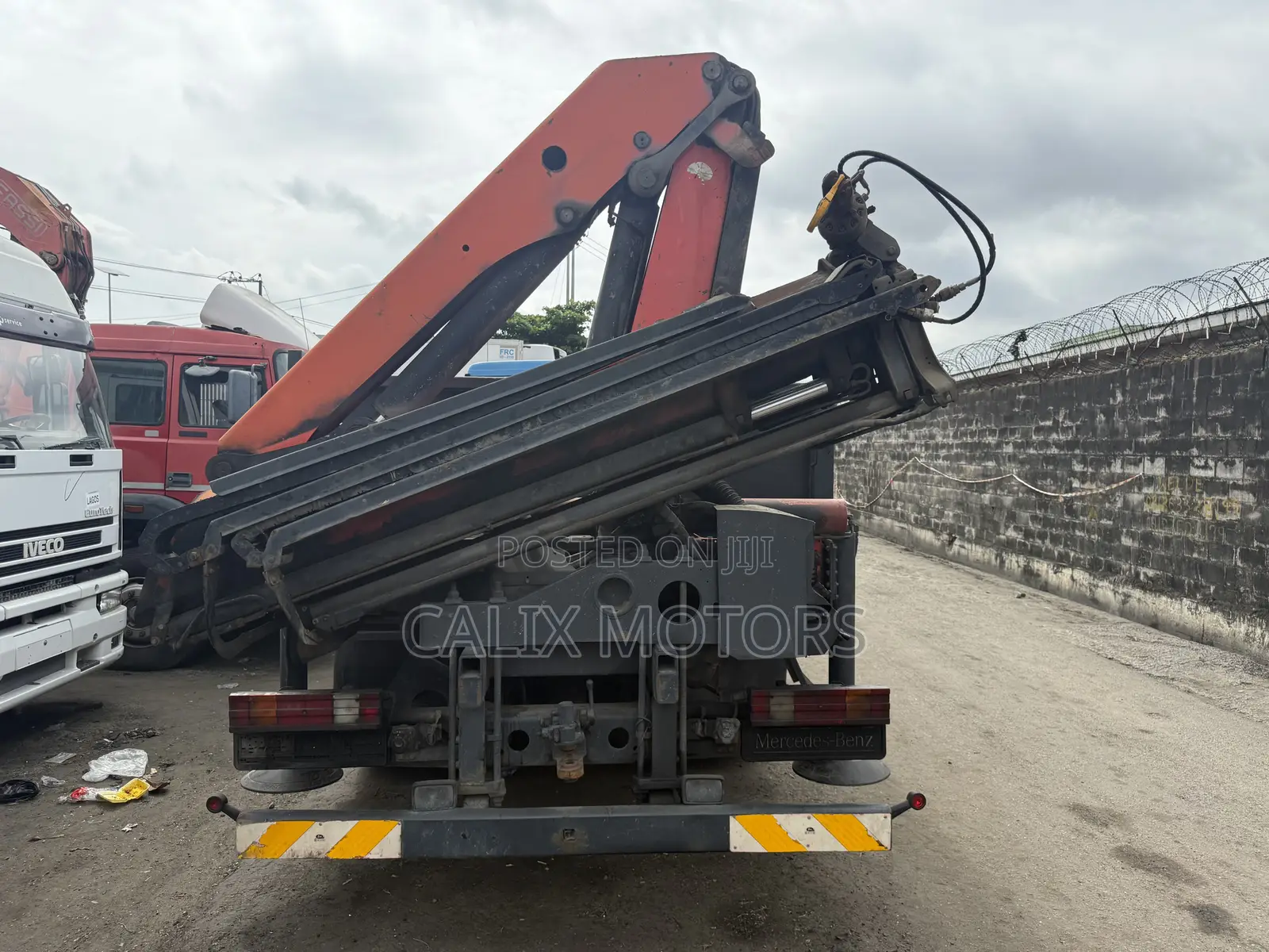 Mercedes Benz 2535 Hiab Truck With 8.5 Tonnes 2015 Blue