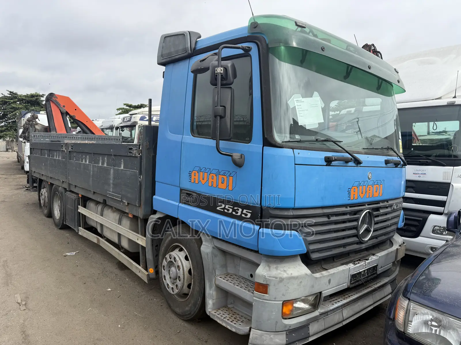 Mercedes Benz 2535 Hiab Truck With 8.5 Tonnes 2015 Blue