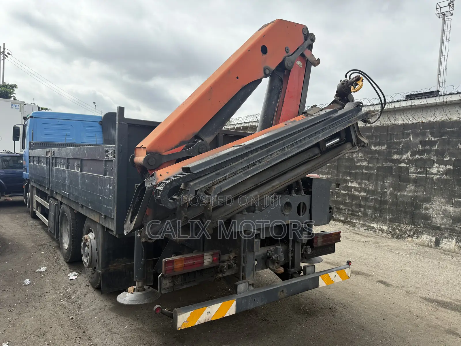 Mercedes Benz 2535 Hiab Truck With 8.5 Tonnes 2015 Blue