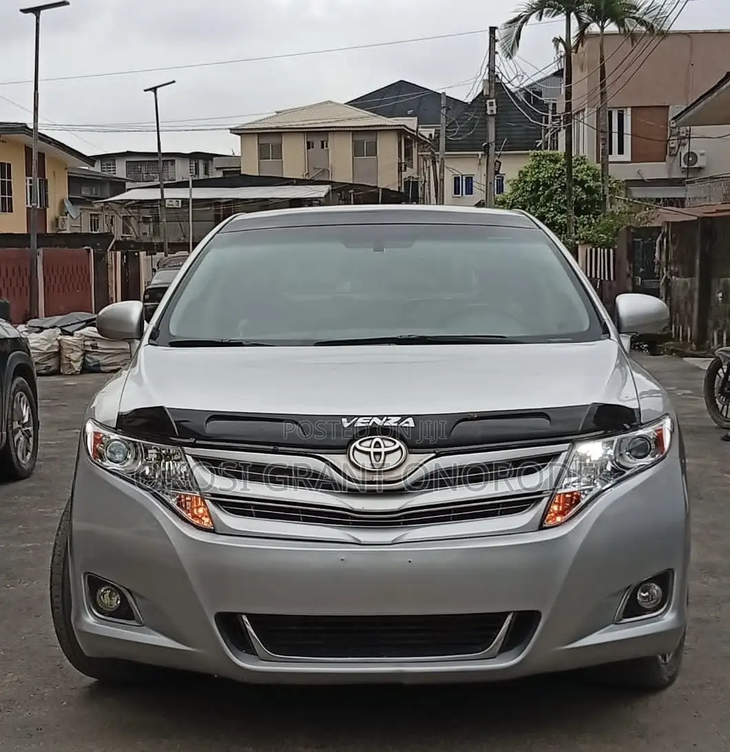 Toyota Venza XLE 2012 Silver