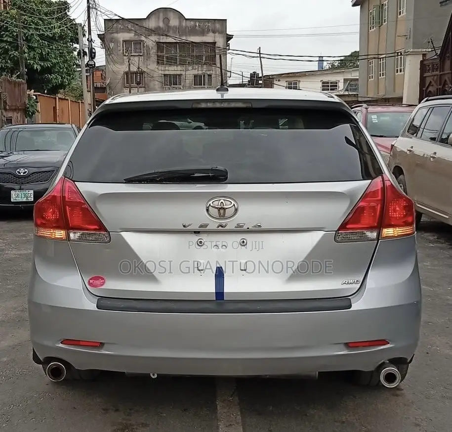 Toyota Venza XLE 2012 Silver