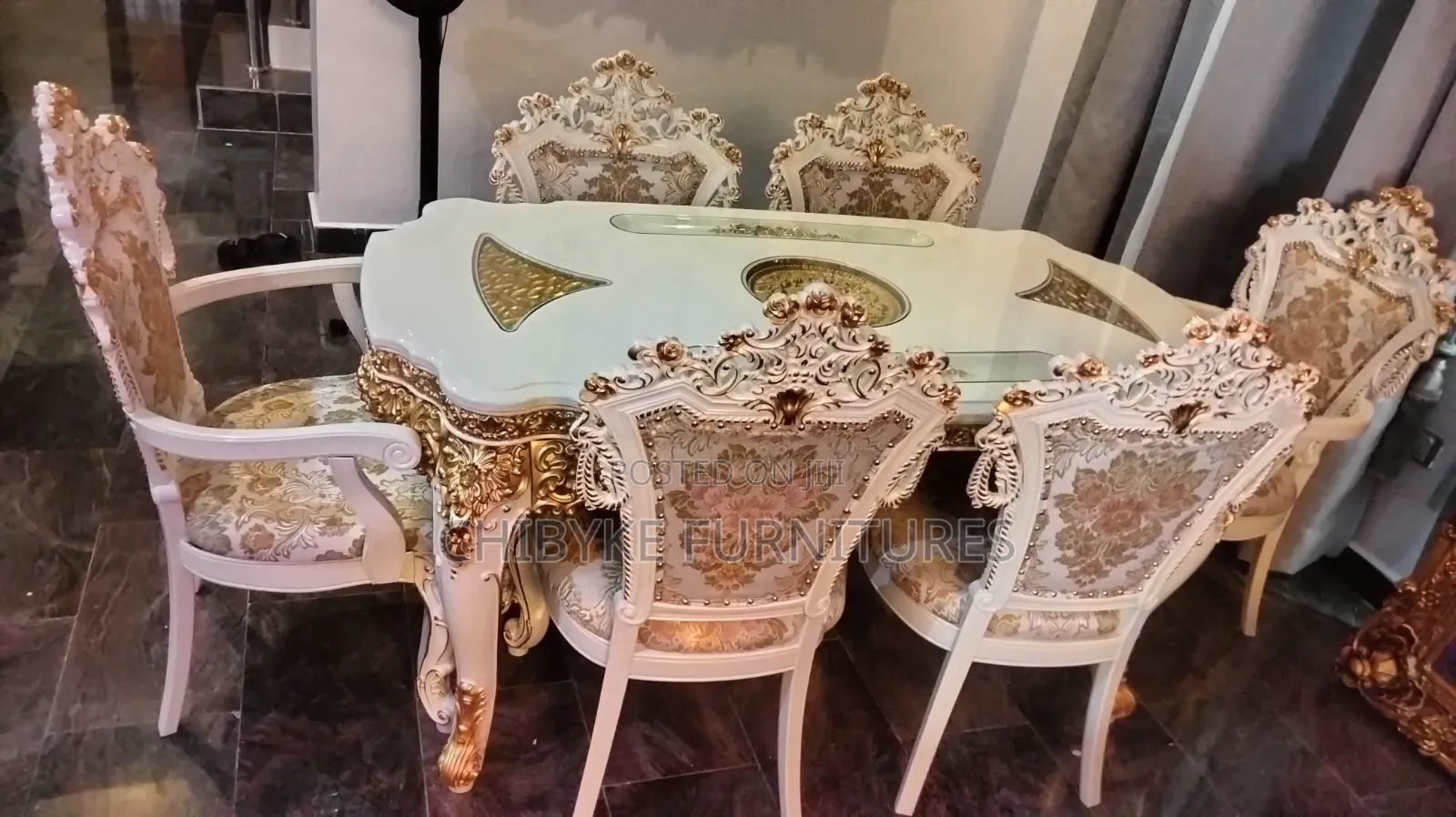 Royal Dining Table