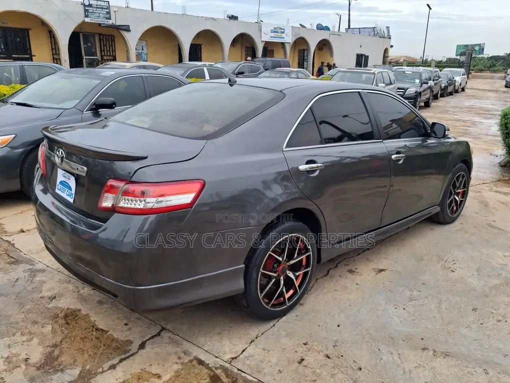 Toyota Camry SE 4dr Sedan (2.4L 4cyl 5A) 2009 Gray
