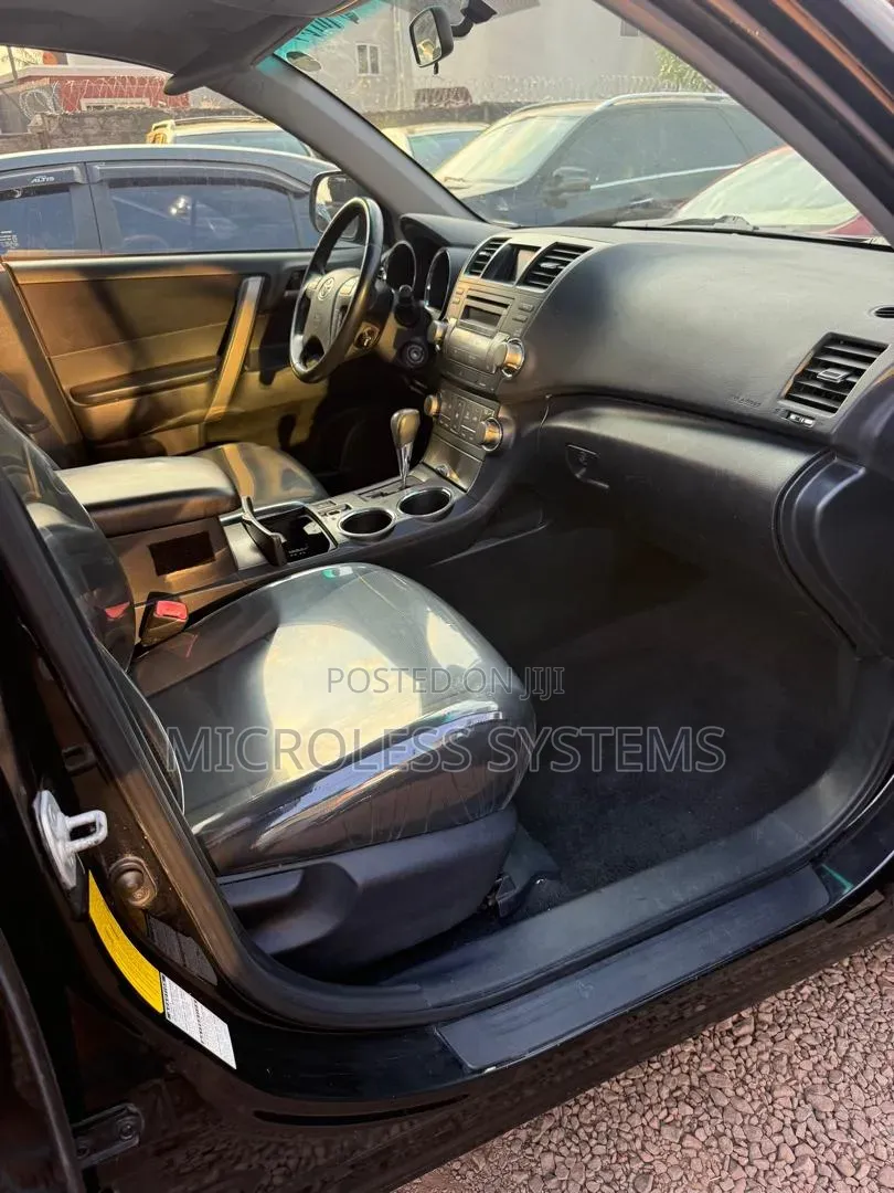 Toyota Highlander SE 2010 Black