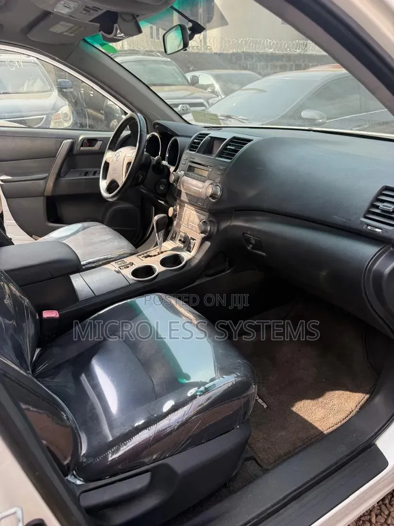 Toyota Highlander SE 2010 Black