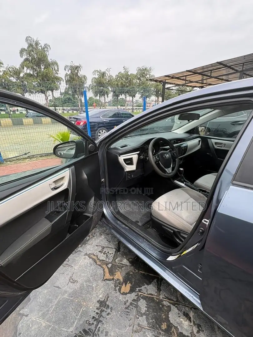 Toyota Corolla LE 4dr Sedan (1.8L 4cyl CVT) 2016 Gray