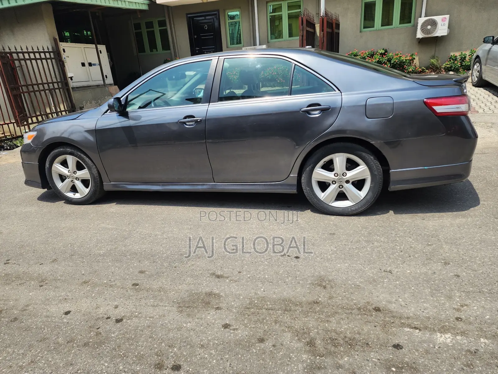 Toyota Camry SE 4dr Sedan (2.5L 4cyl 6AM) 2010 Gray