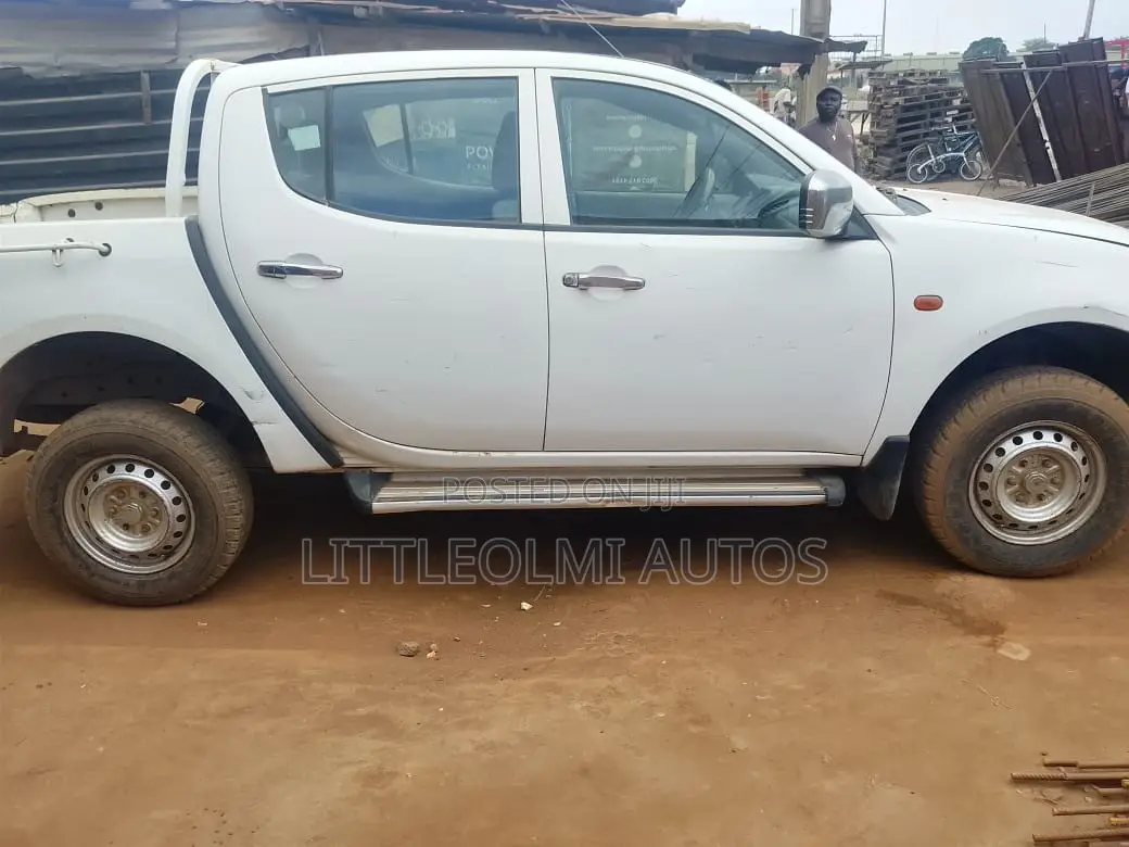 Mitsubishi L200 Double Cab 2.5 180hp 4WD 2012 White