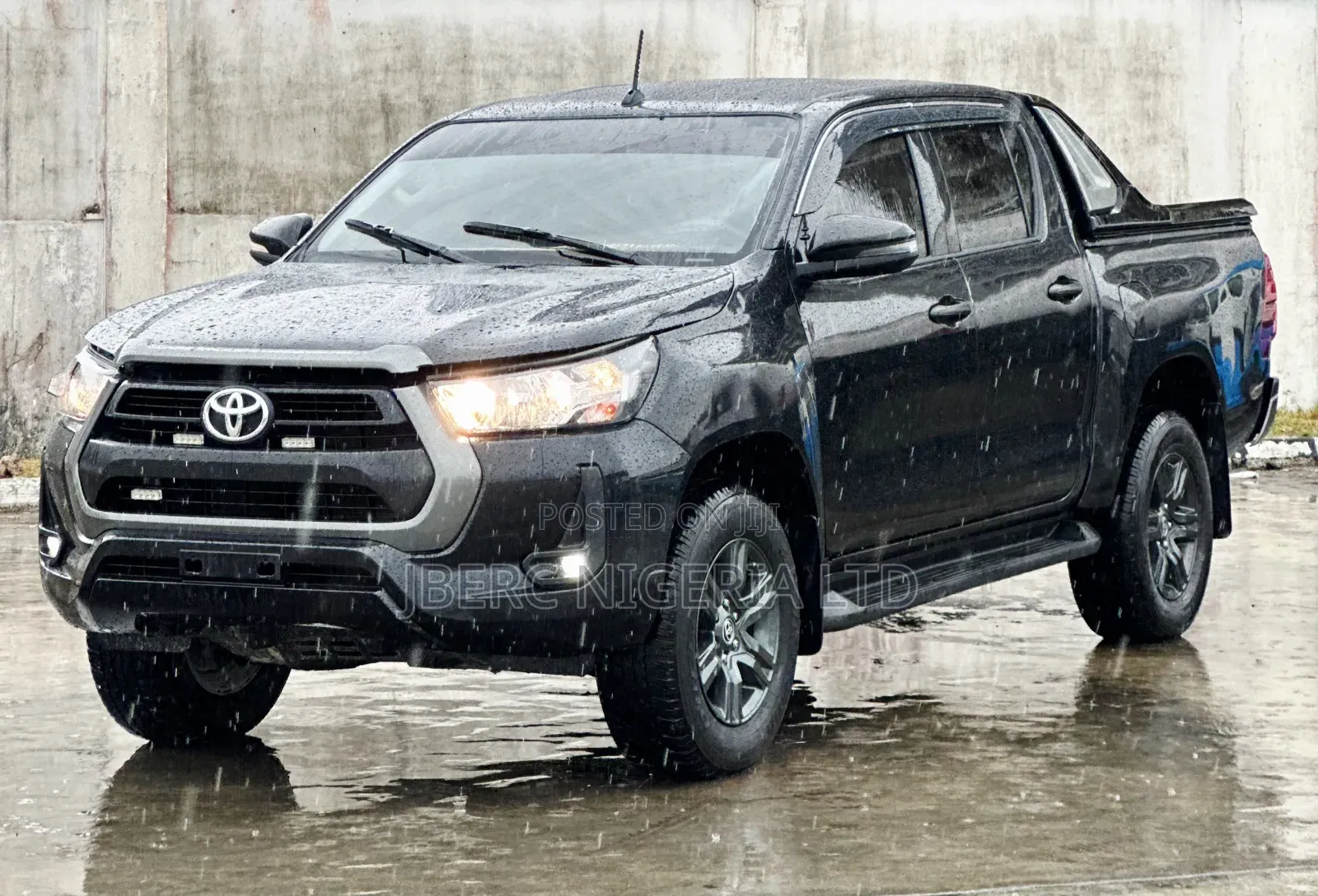 Toyota Hilux 2025 Black