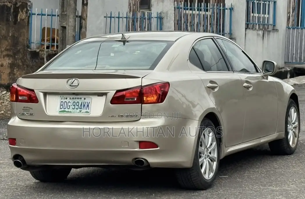 Lexus IS 250 2009 Gold